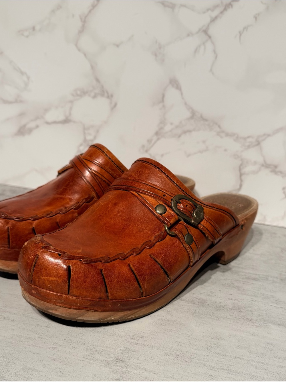 1970s VINTAGE BRAZILIAN FANFARES. Leather Slip-On Mule Clogs in Cognac Brown.